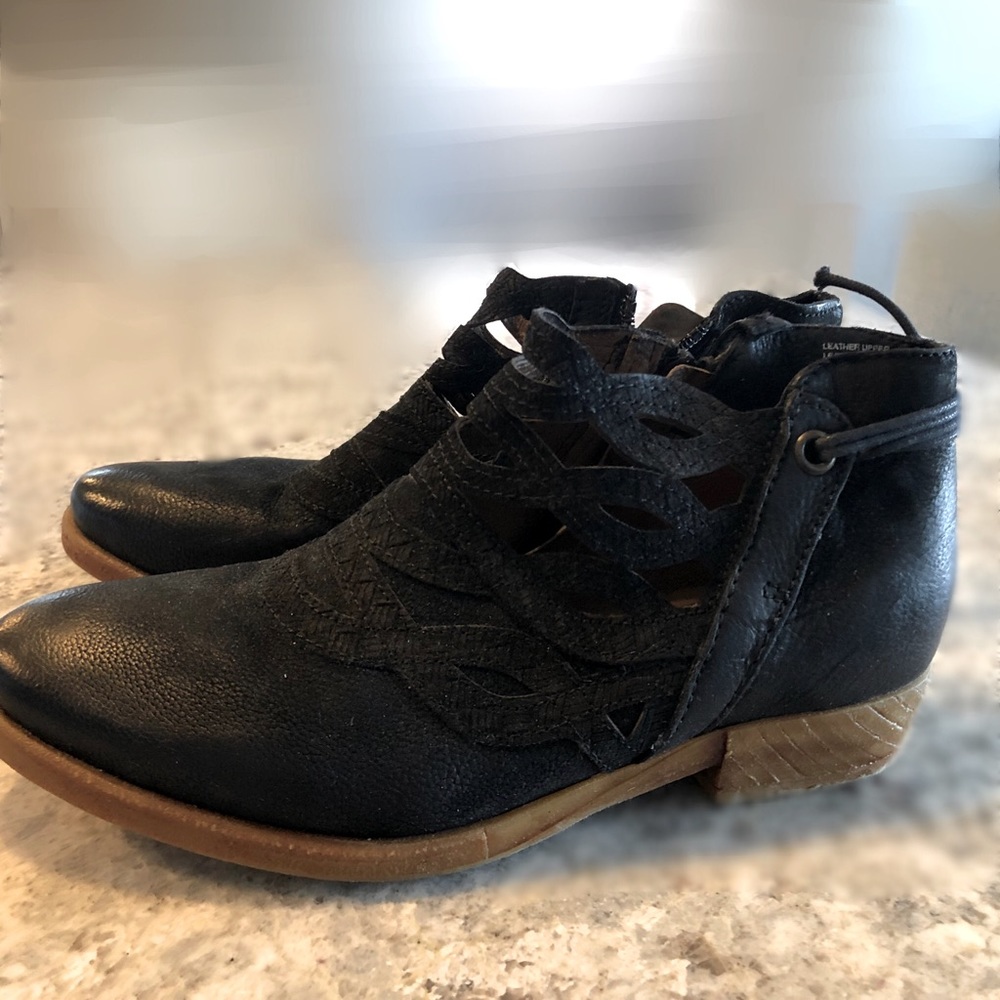 NWOT Miz Mooz black leather bootie cut out design